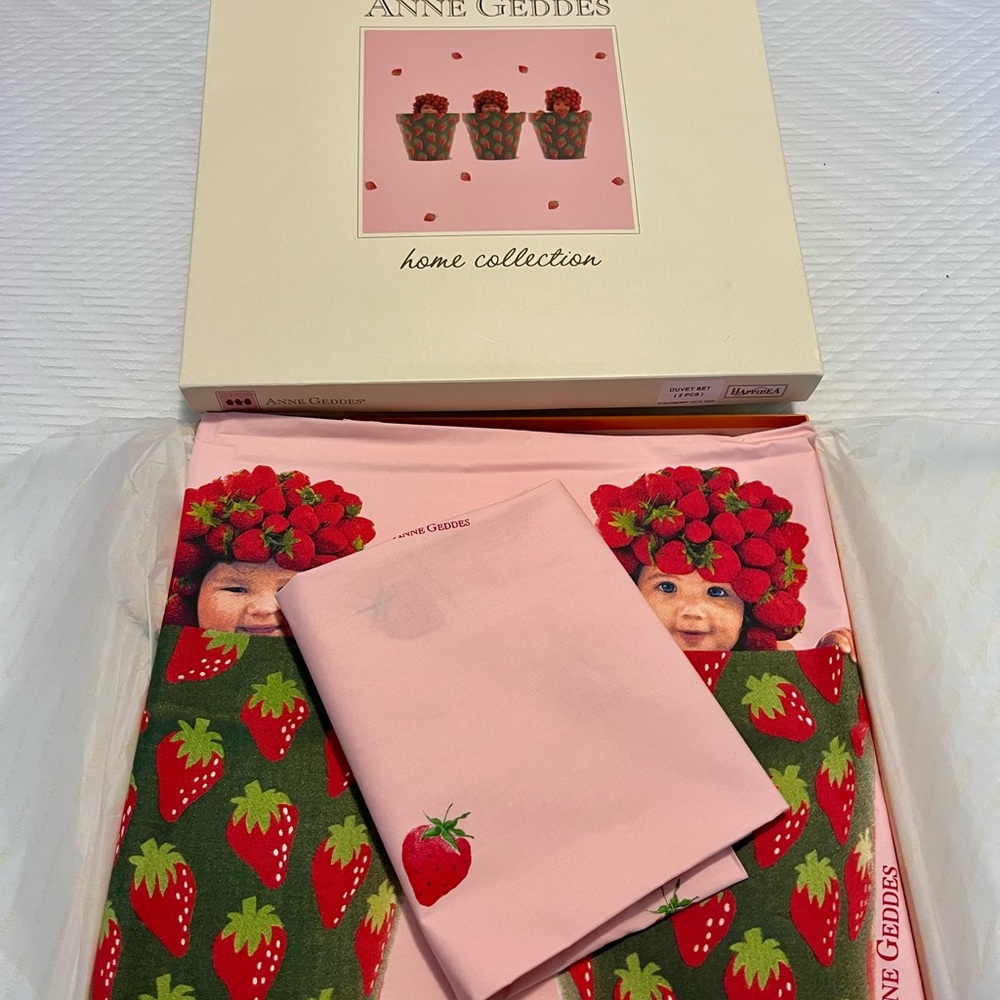 Anne Geddes Strawberry Pots twin size duvet cover and single pillow cover-NEW
